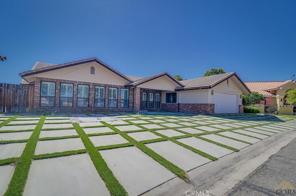 5724 Panorama Crest Dr, Bakersfield, CA 93306