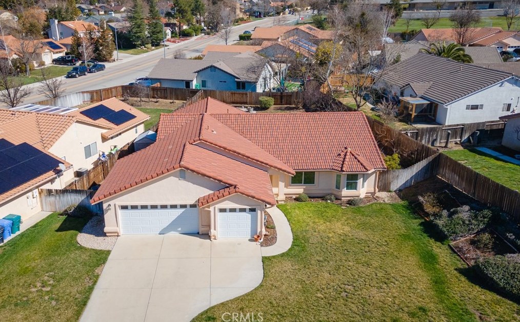 2502 Starling Dr, Lake Nacimiento, CA 93446