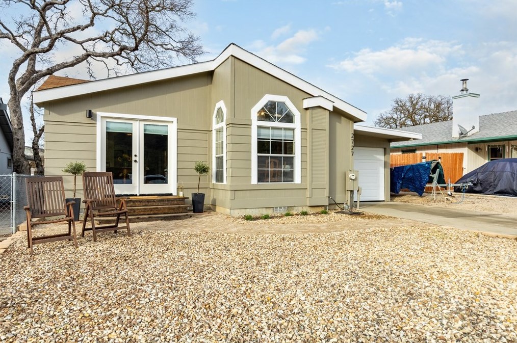 2727 Saddle Back Ln, Lake Nacimiento, CA 93446