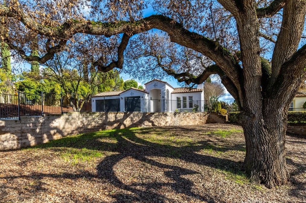 915 Vista Cerro Dr, Lake Nacimiento, CA 93446