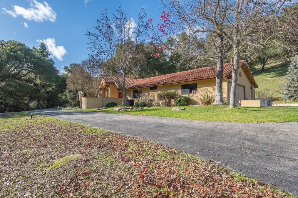 8150 Santa Cruz Rd, Atascadero, CA 93422-1330