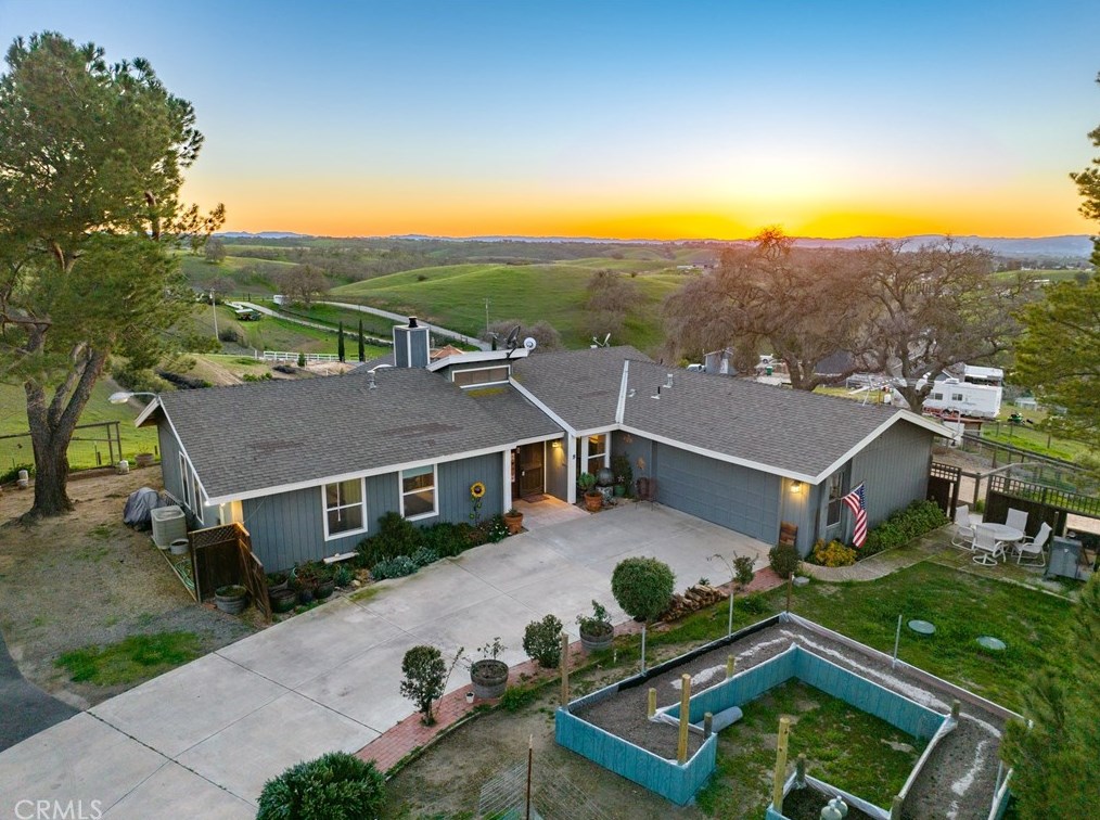 5175 White Tail Pl, Lake Nacimiento, CA 93446