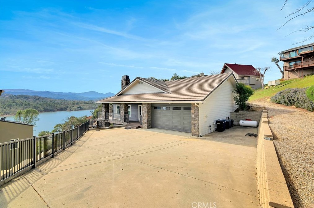 2605 Shoreline Rd, Lake Nacimiento, CA 93426