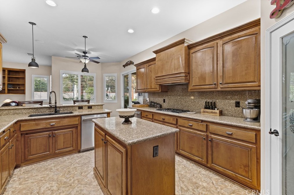 10504 Chesterfield Ct, Bakersfield CA 93311-3722 exterior