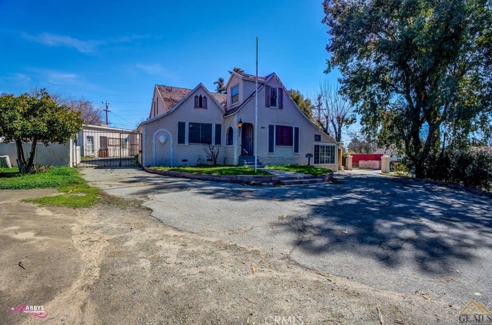 2400 Pacific Dr, Bakersfield, CA 93306