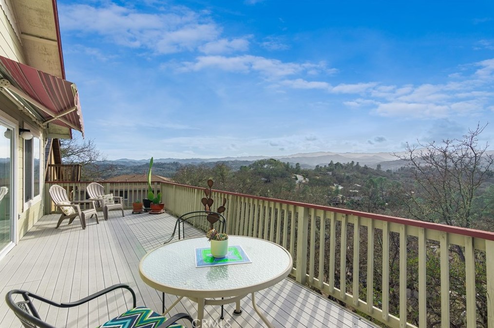 2431 Stern Deck Rd, Lake Nacimiento, CA 93426