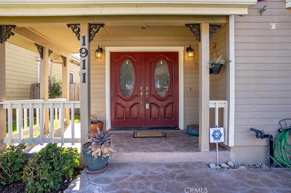 1911 Vine St, Lake Nacimiento, CA 93446