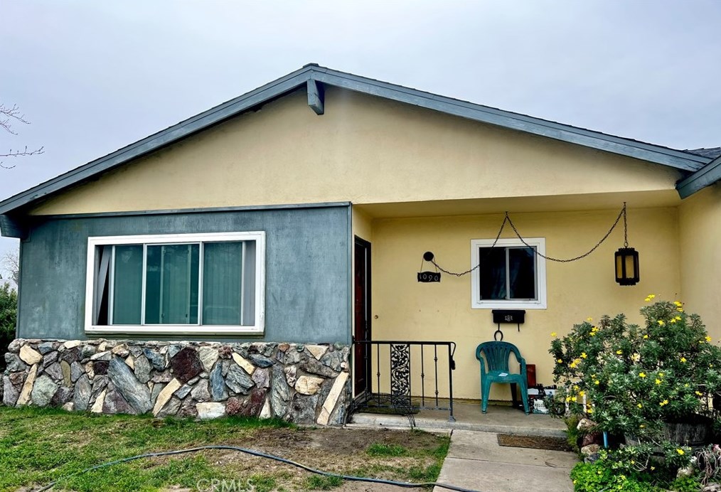 1090 Sylvia Cir, Lake Nacimiento, CA 93446
