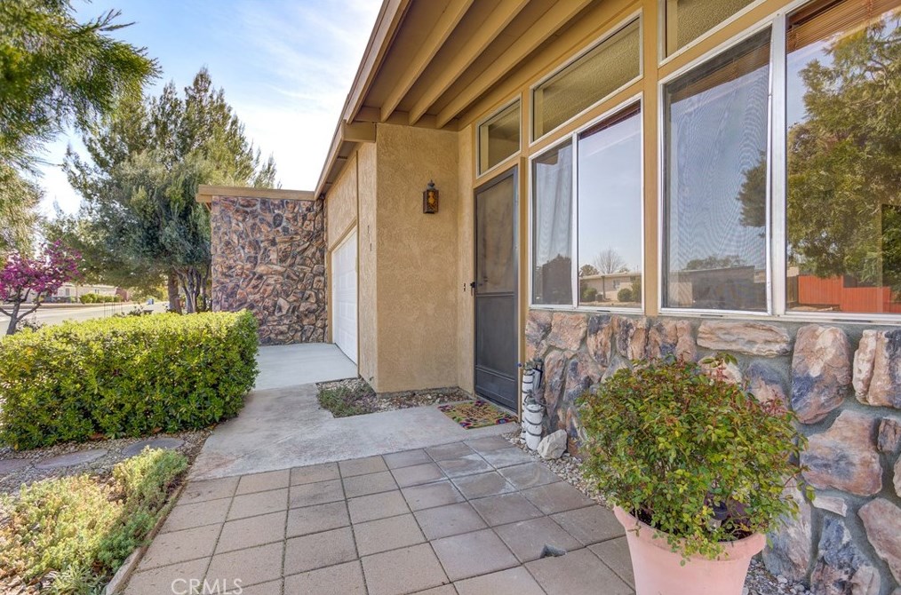 710 Queenanne Rd, Lake Nacimiento, CA 93446