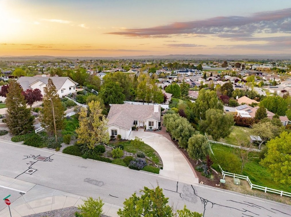 2035 Promontory Pl, Lake Nacimiento, CA 93446