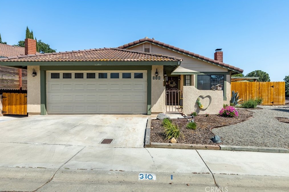 310 Primrose Ln, Lake Nacimiento, CA 93446
