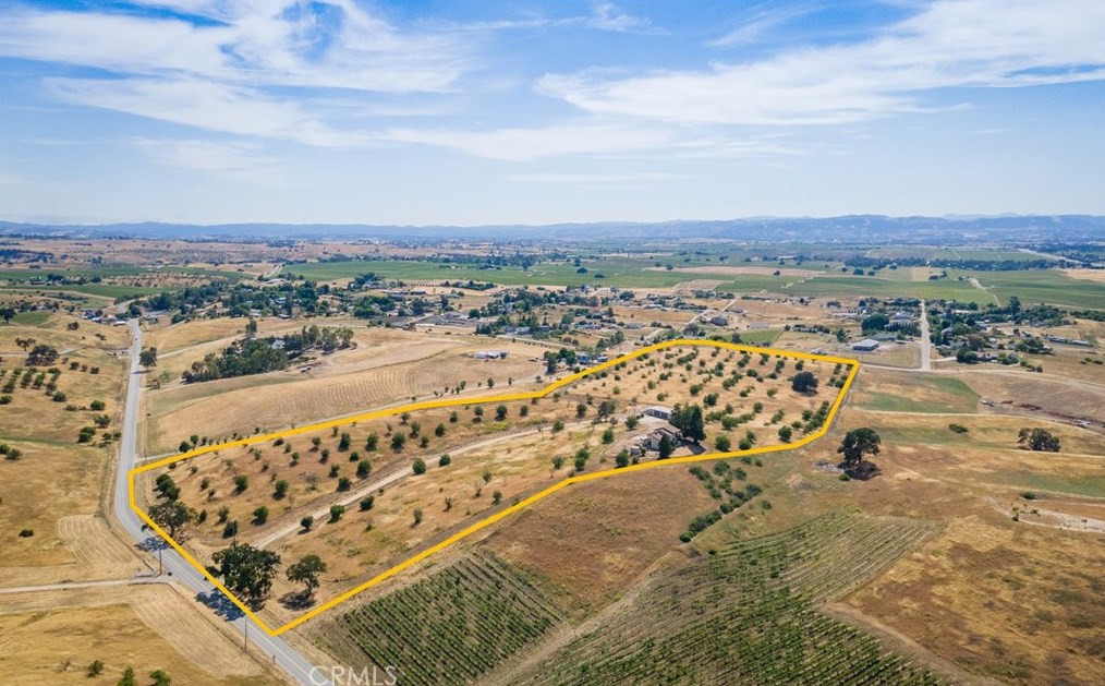 8810 Union Rd, Lake Nacimiento, CA 93446