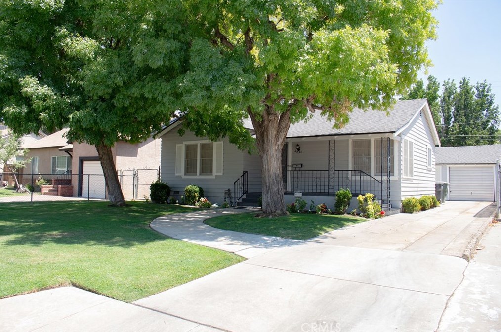 2410 Olympic Dr, Bakersfield, CA 93308-1812
