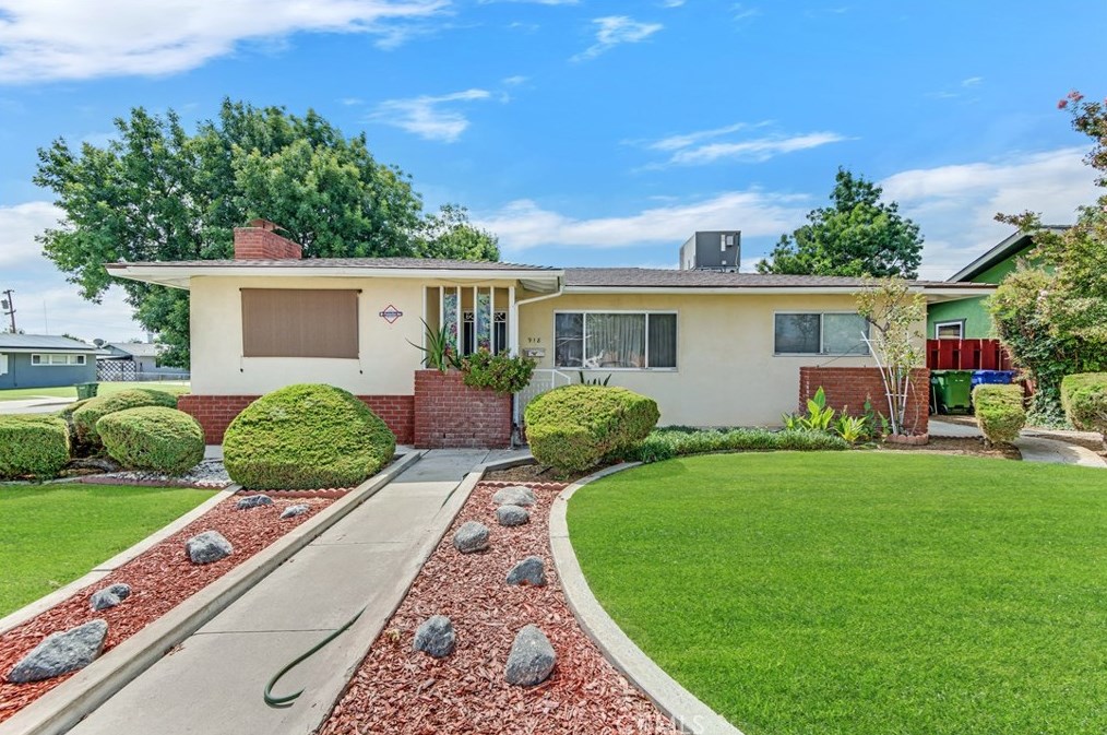 918 2nd St, Taft, CA 93268