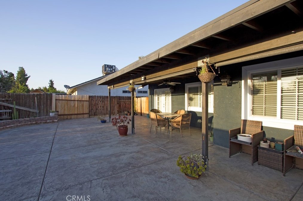 6001 Stone Bridge Ln, Bakersfield CA  93313-3386 exterior