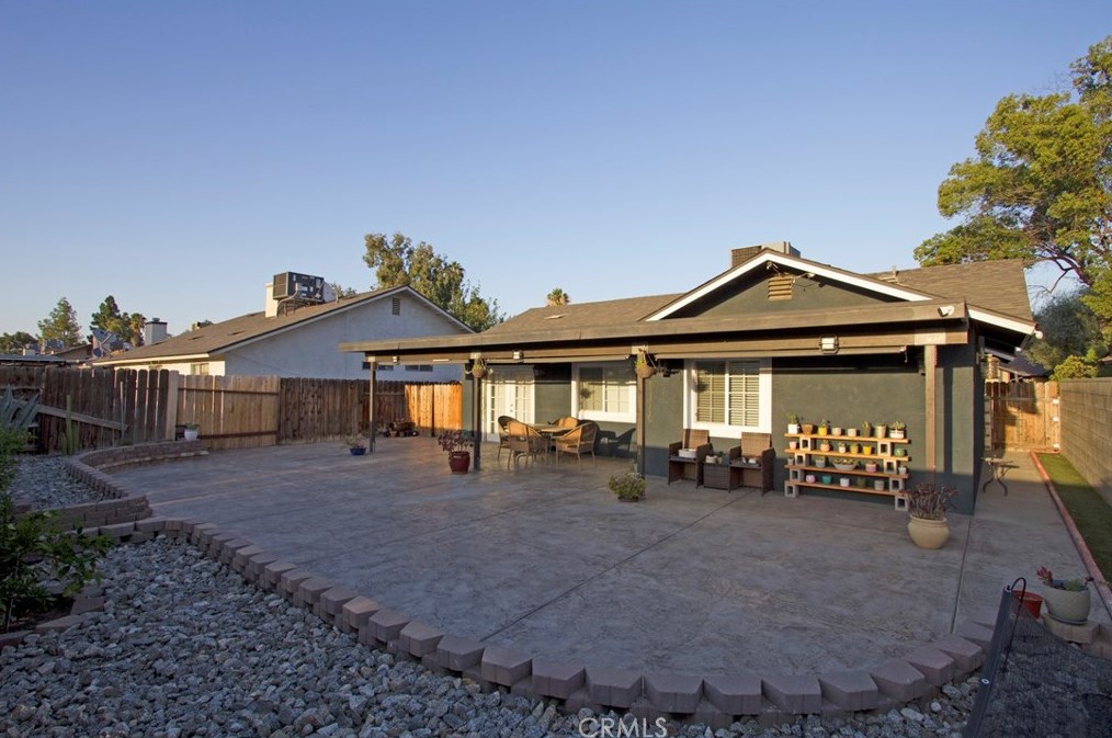 6001 Stone Bridge Ln, Bakersfield CA  93313-3386 exterior