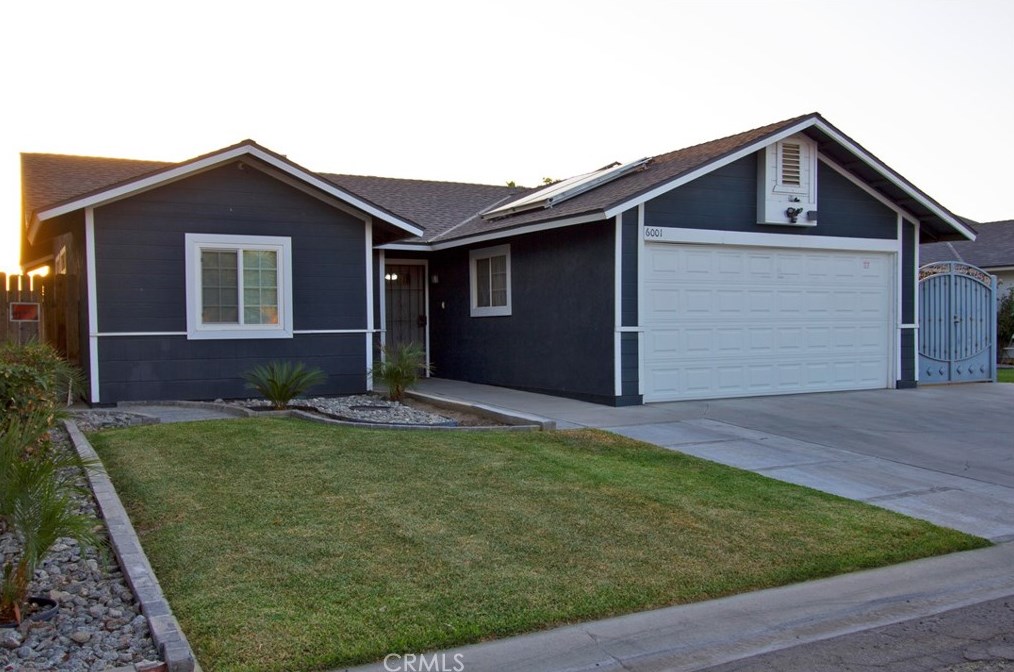 6001 Stone Bridge Ln, Bakersfield, CA 93313