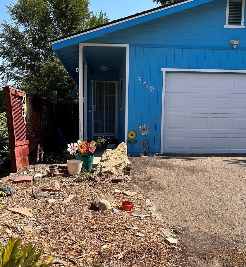 320 Oak St, Lake Nacimiento, CA 93446