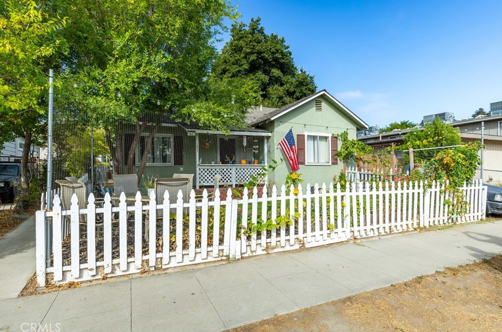 1627 Pine St, Lake Nacimiento, CA 93446