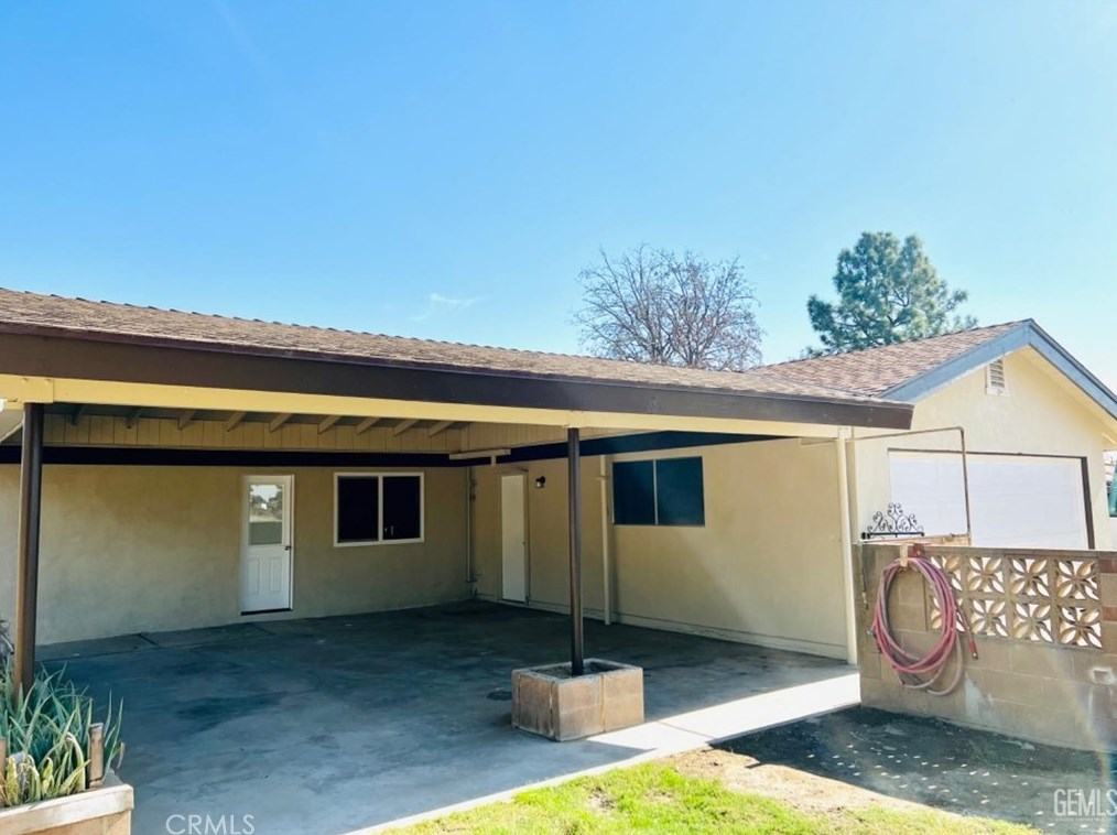 4613 Mccray St, Bakersfield CA  93308-1227 exterior