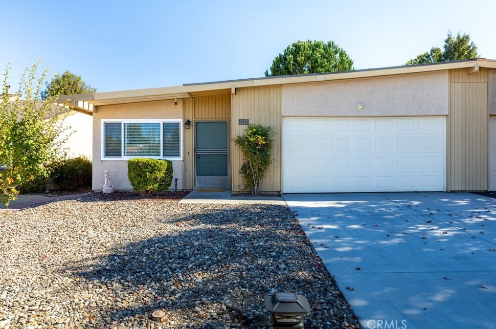 1830 Lark Ellen Dr, Lake Nacimiento, CA 93446