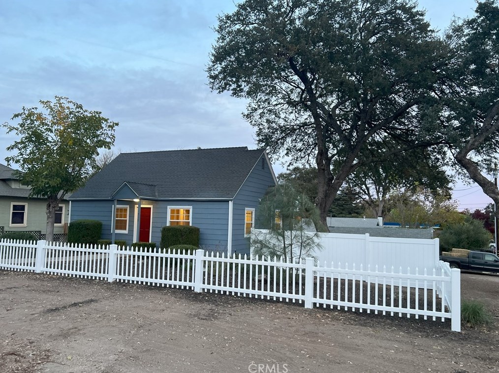 712 Oak St, Lake Nacimiento, CA 93446