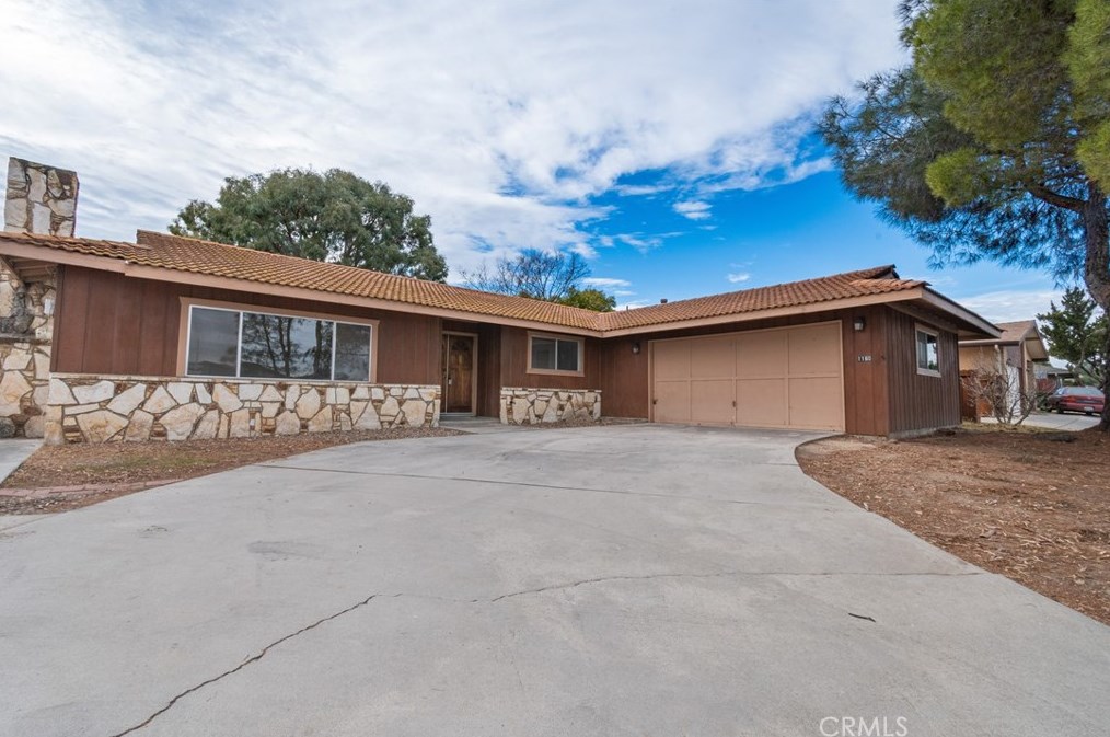 1160 Niblick Rd, Lake Nacimiento, CA 93446