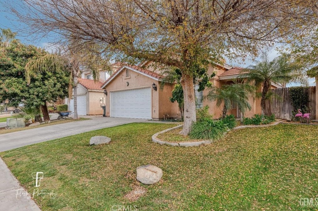 6012 Autumn Crest Dr, Bakersfield, CA 93313