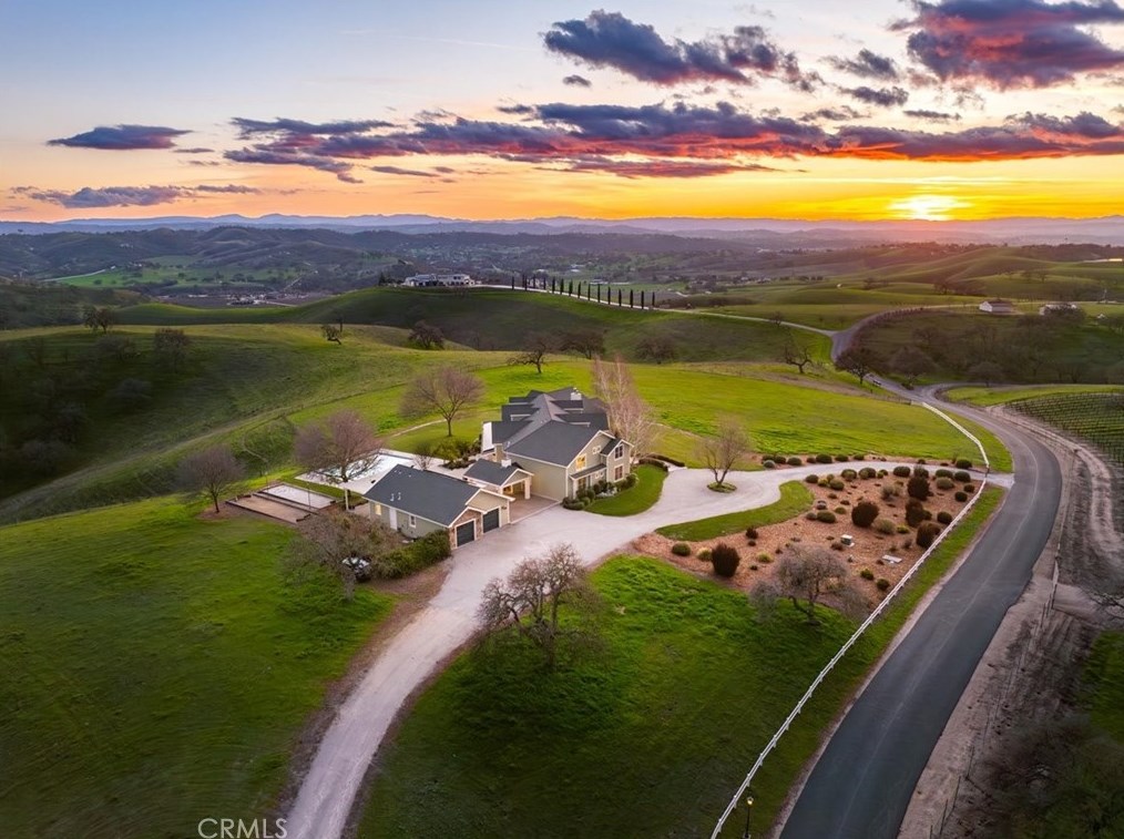 920 Camino Vina, Lake Nacimiento, CA 93446-7166