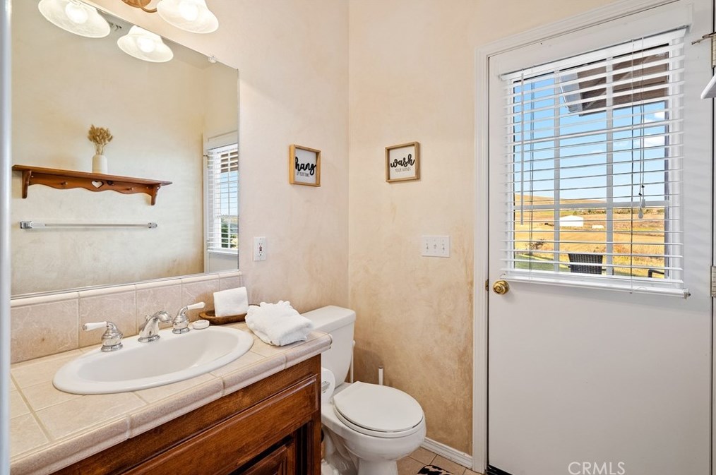 4925 Lamplighter Way, Lake Nacimiento CA  93446-8499 exterior
