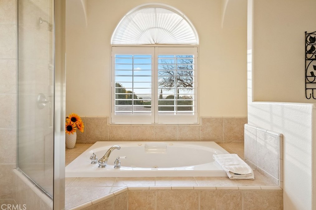 4925 Lamplighter Way, Lake Nacimiento CA  93446-8499 exterior