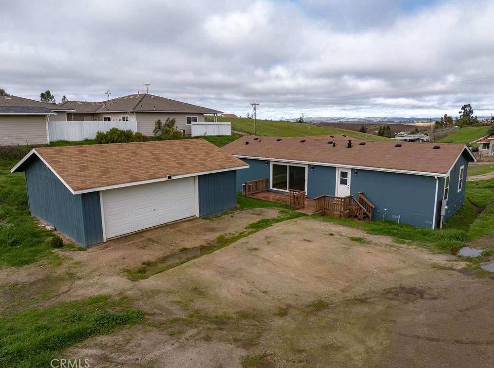 8190 Baron Way, Lake Nacimiento CA  93446-7043 exterior