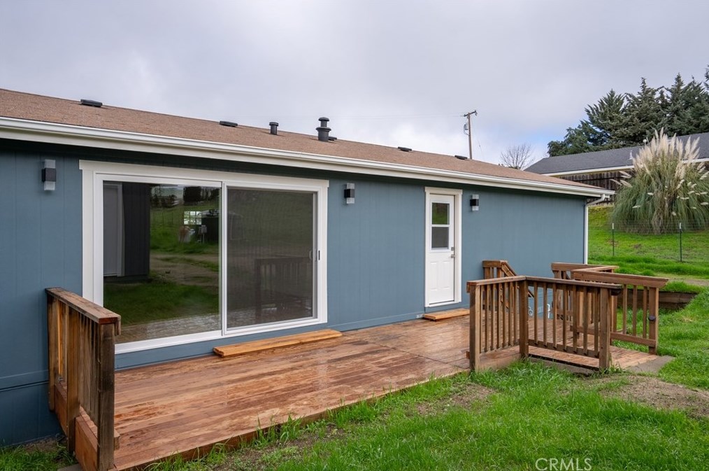 8190 Baron Way, Lake Nacimiento CA  93446-7043 exterior