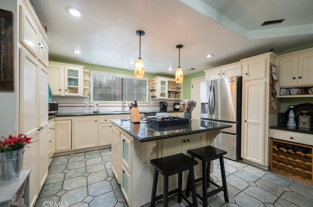 912 Wade Dr, Lake Nacimiento CA  93446-3413 exterior