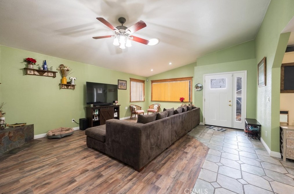912 Wade Dr, Lake Nacimiento, CA 93446