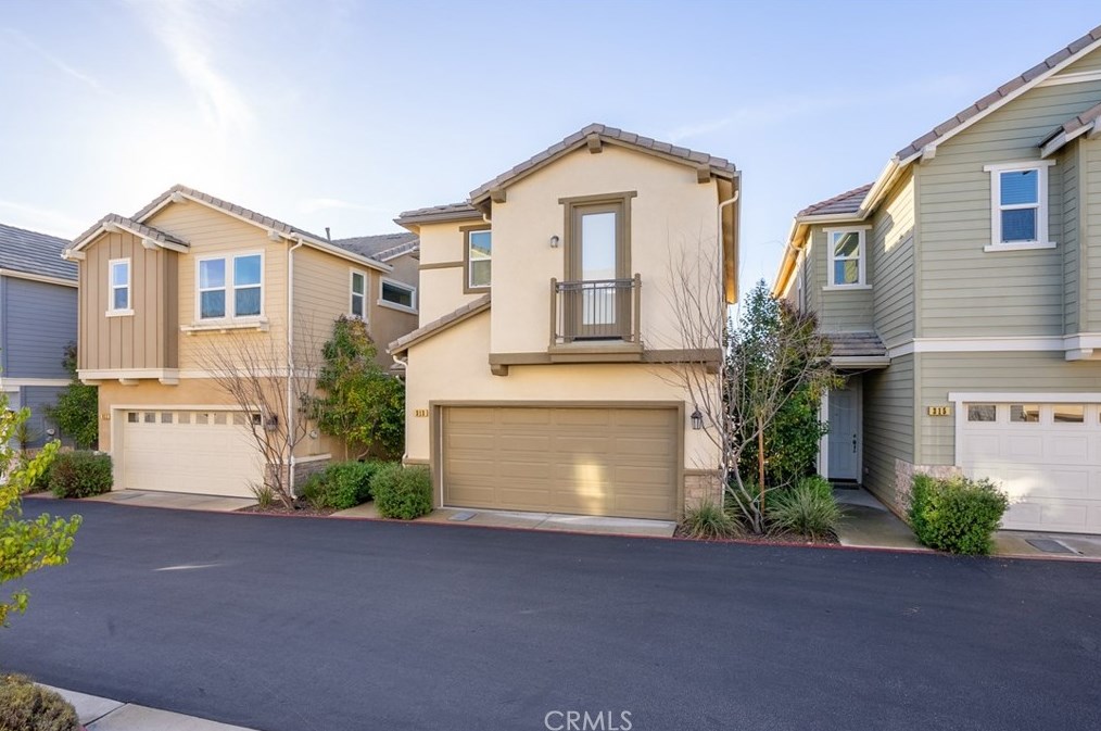 313 Oak Hill Rd, Lake Nacimiento, CA 93446