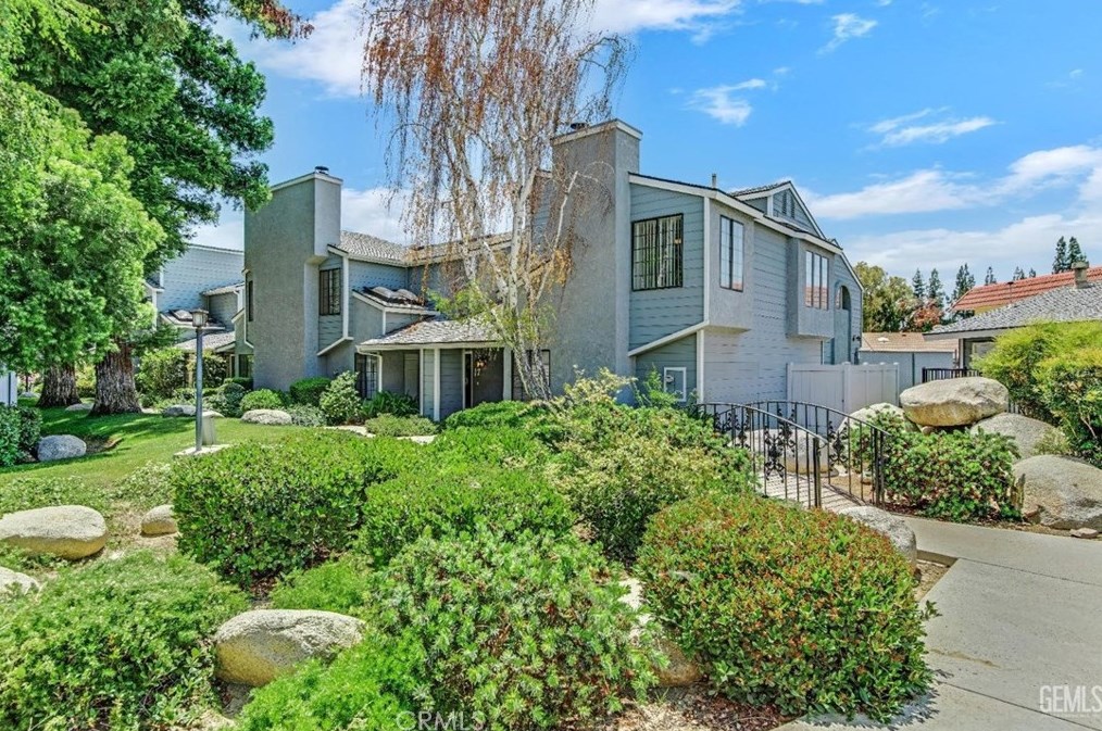 7330 Stockdale Cir, Bakersfield, CA
