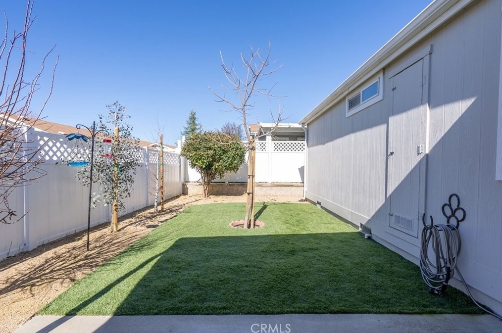 355 Lark Dr, Lake Nacimiento CA  93446-4018 exterior