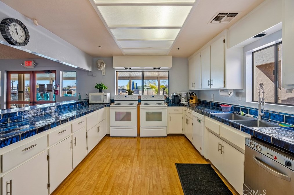 355 Lark Dr, Lake Nacimiento CA  93446-4018 exterior