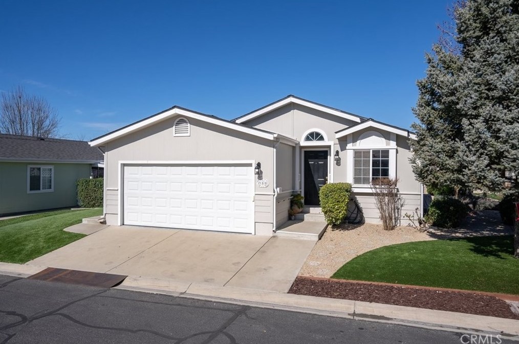 355 Lark Dr, Lake Nacimiento, CA 93446