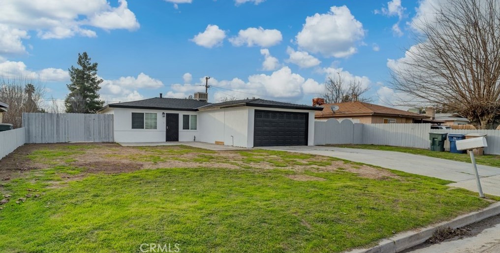 9021 Viola St, Bakersfield, CA 93307-7303