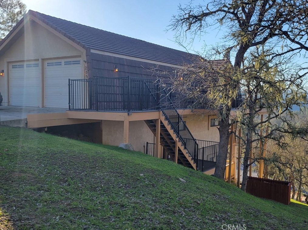 2355 Lakeview Dr, Lake Nacimiento CA  93426-9626 exterior