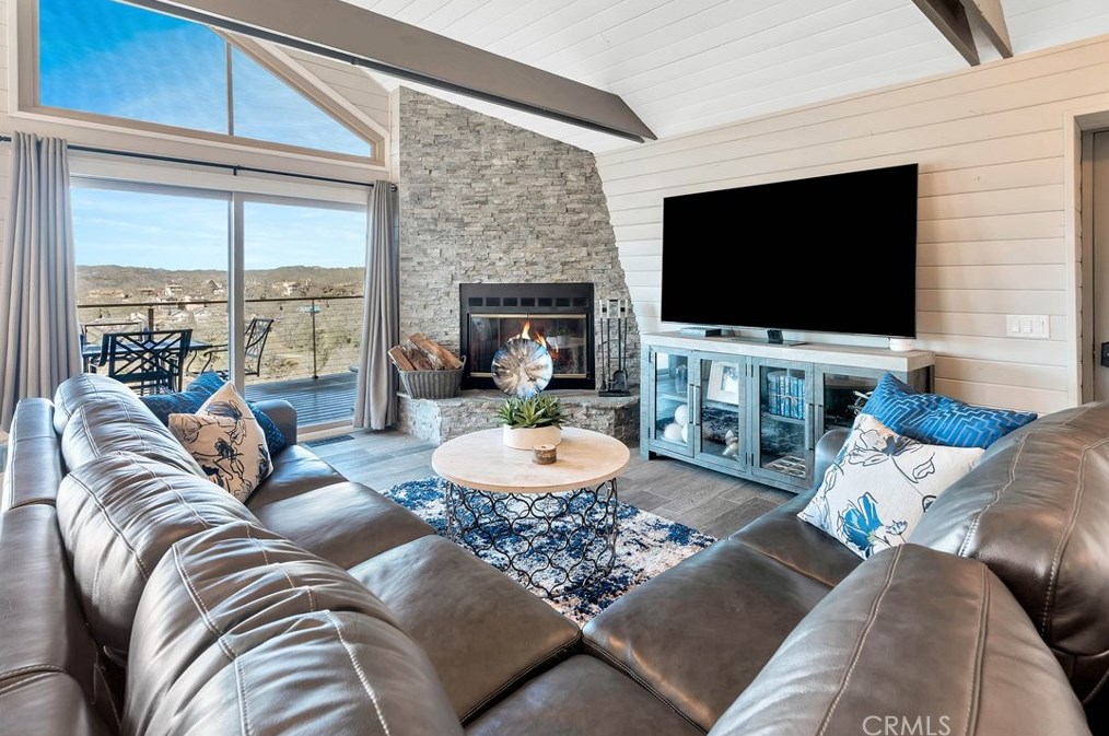 2355 Lakeview Dr, Lake Nacimiento CA  93426-9626 exterior