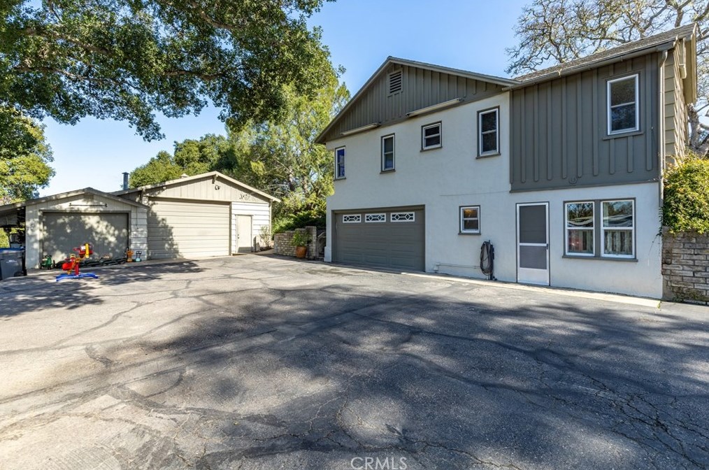 8275 Curbaril Ave, Atascadero CA 93422-5260 exterior