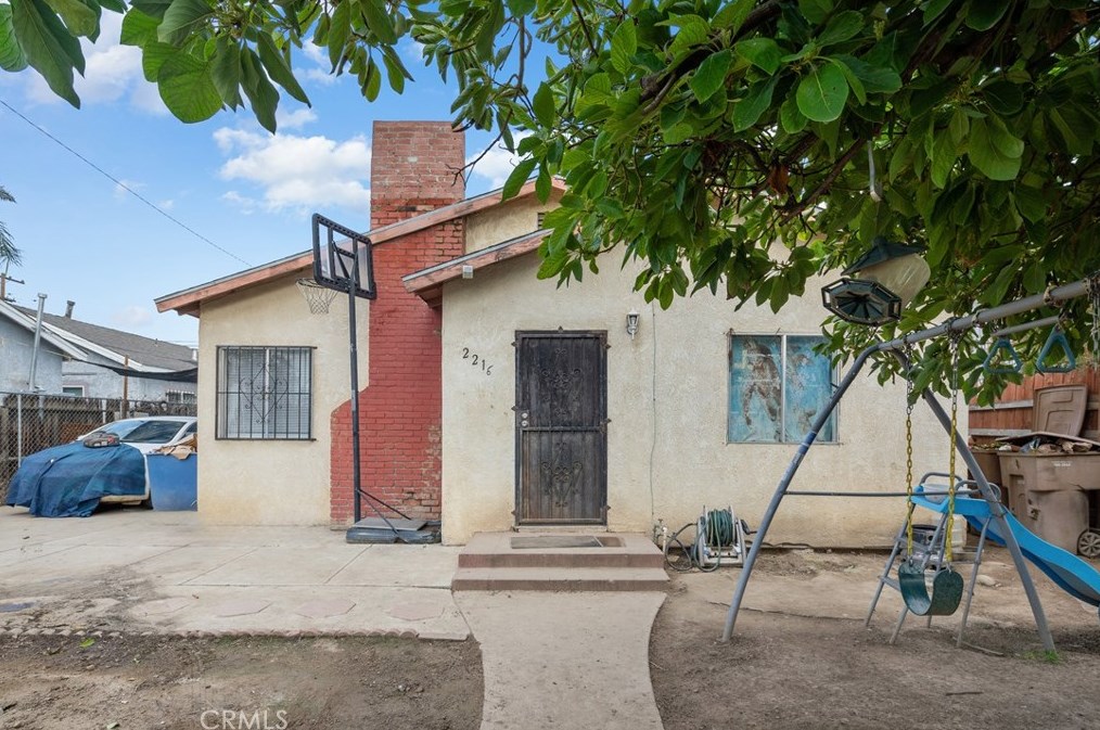 2216 Arlington St, Bakersfield, CA 93305-2779