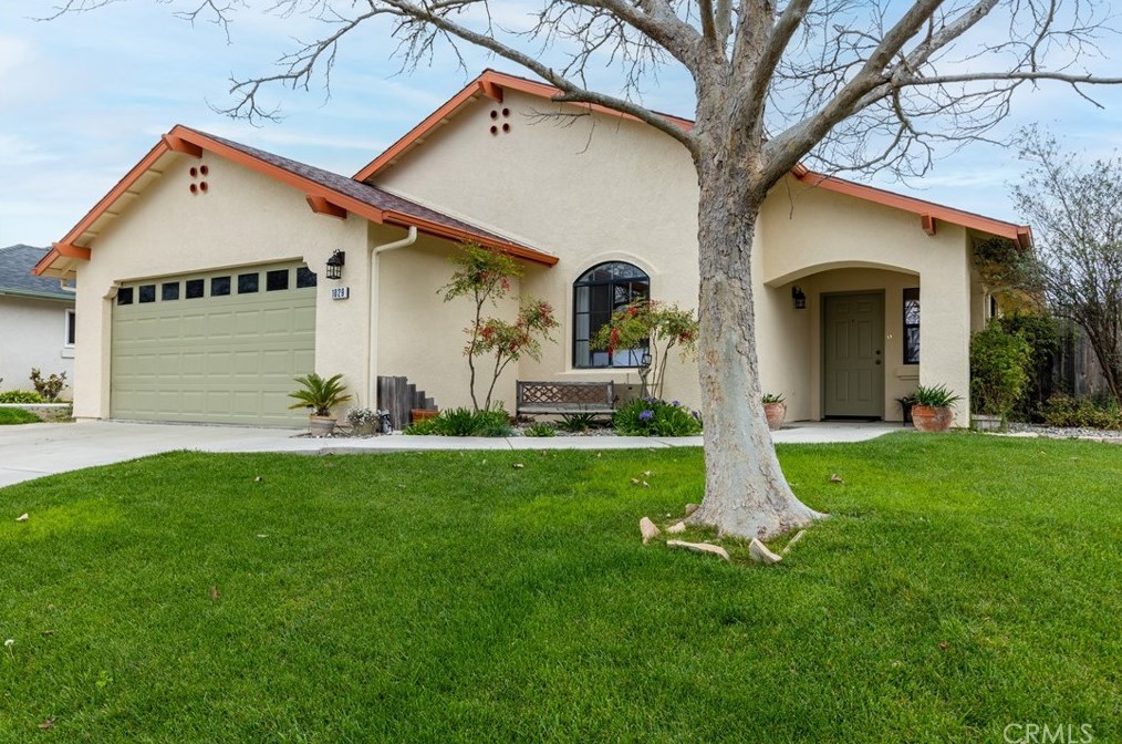 1029 Pioneer Trail Rd, Lake Nacimiento, CA 93446