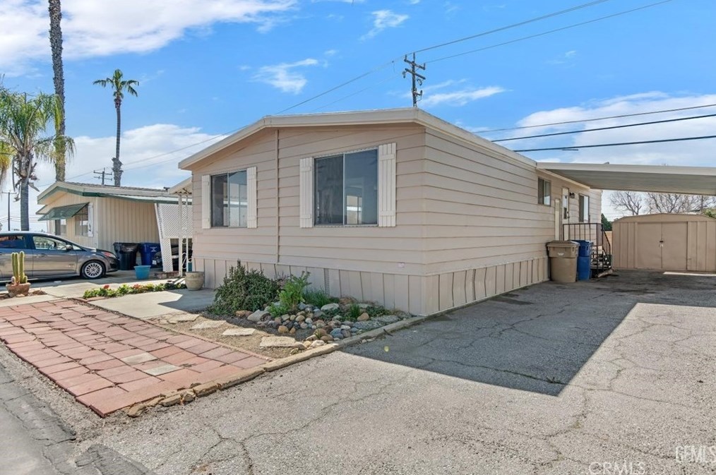 3 Tee Ln, Bakersfield, CA 93308-1026