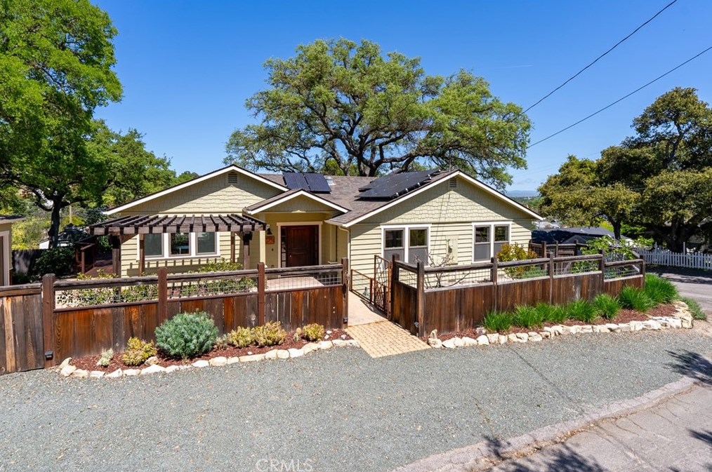 1105 Chestnut St, Lake Nacimiento, CA 93446