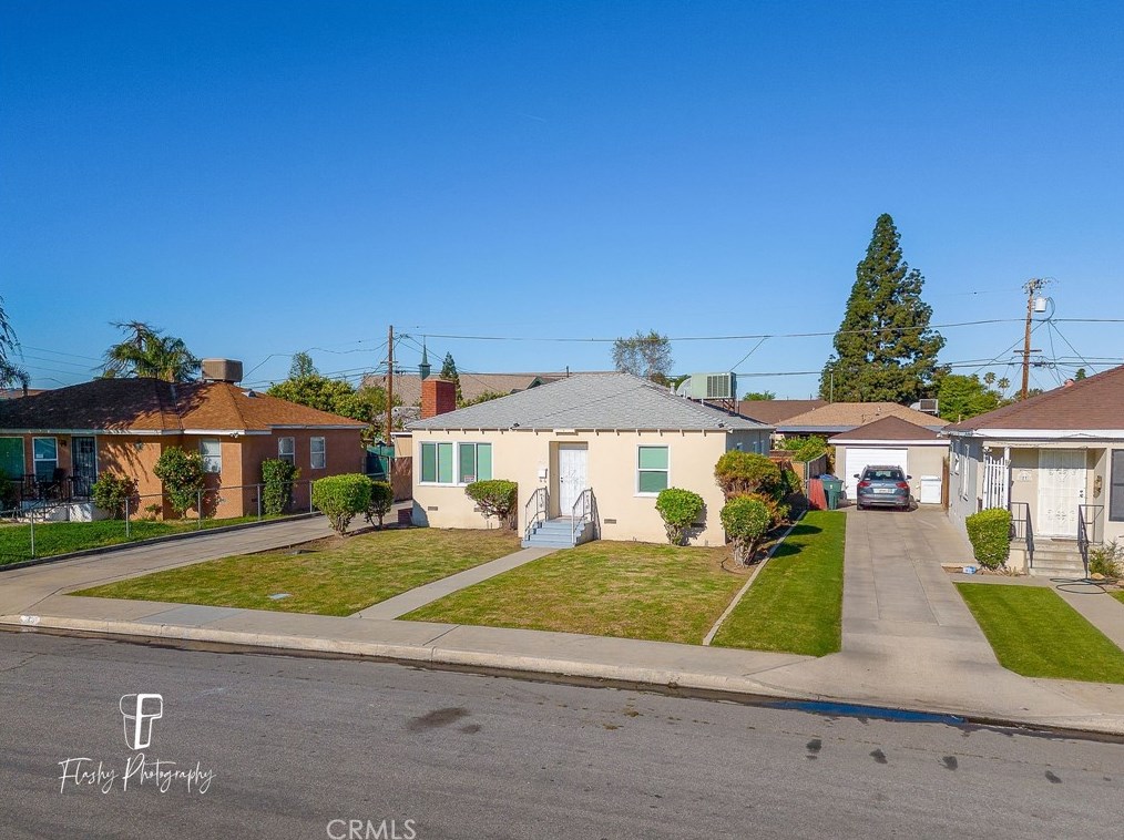 23 Western Dr, Bakersfield, CA 93309