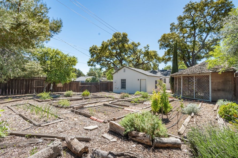 145 16th St, Lake Nacimiento CA  93446-2079 exterior